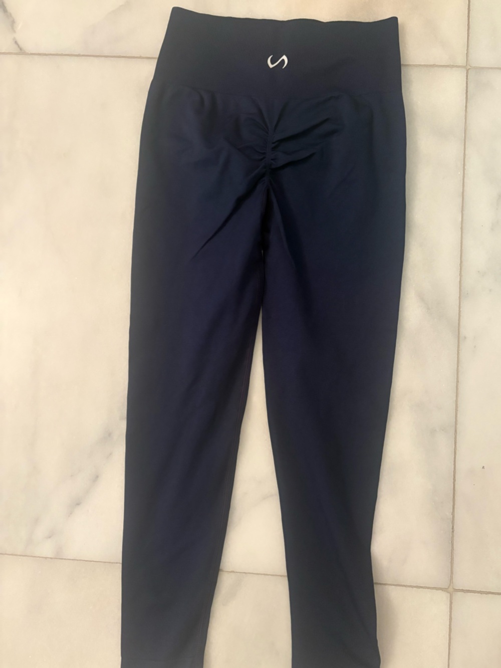 Navy leggings with crunched back